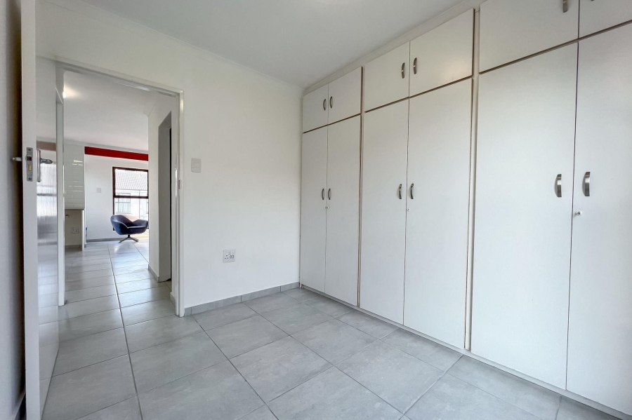 2 Bedroom Property for Sale in Bloubergrant Western Cape